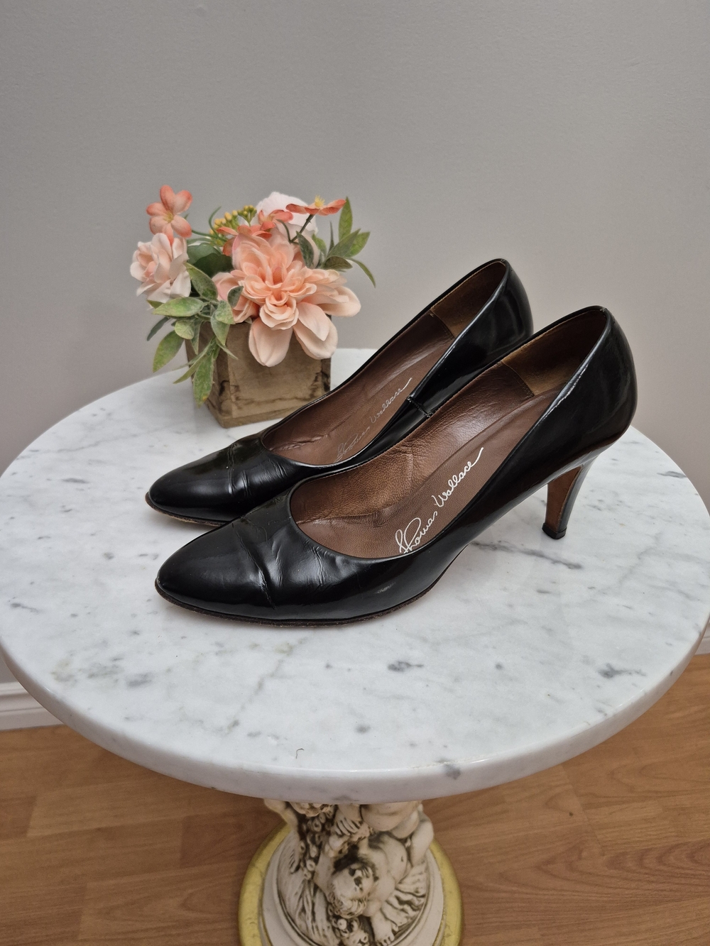 Vintage Black Leather Pointed-Toe Pumps